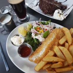 Fish & Chips - Gateau au chocolat servis au restaurant N°11 à Belfast -©biboucheetbibouchon