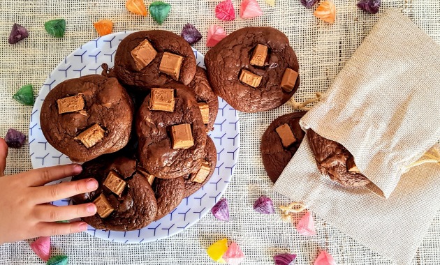 "Outrageaous chocolate cookies"
